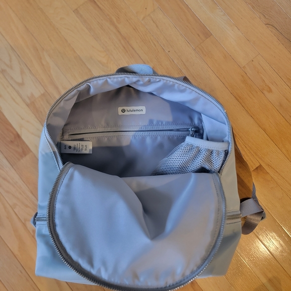 Lululemon city adventurer backpack 11L - Picture 2 of 4